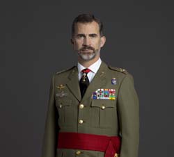 Click para ampliar Fotografía oficial de Su Majestad el Rey Don Felipe VI con uniforme de diario para actos de especial relevancia de Capitán General del Ejército de Tierra