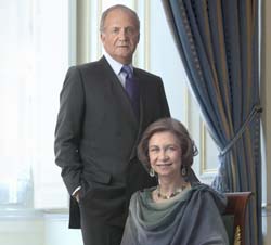 Click para ampliar Fotografía oficial de Sus Majestades los Reyes Don Juan Carlos y Doña Sofía