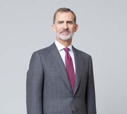 Click para ampliar Fotografía oficial de Su Majestad el Rey Don Felipe VI (Estela de Castro)