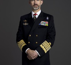 Click para ampliar Fotografía oficial de Su Majestad el Rey Don Felipe VI con uniforme de diario de Capitán General de la Armada