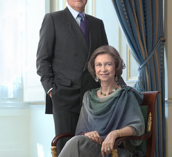 Click para ampliar Fotografía oficial de Sus Majestades los Reyes Don Juan Carlos y Doña Sofía