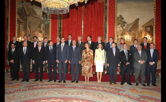 Sus Majestades los Reyes y Sus Altezas Reales los Príncipes de Asturias, con el presidente del Gobierno y los presidentes de las Comunidades Autónomas