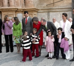 Los Reyes de España, los Príncipes de Asturias, los Duques de Lugo y los Duques de Palma a su llegada a la Catedral