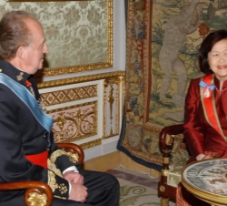 El Rey con la Embajadora del Reino de Tailandia