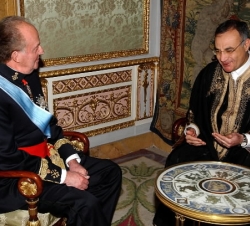 El Rey con el Embajador de la República de Túnez