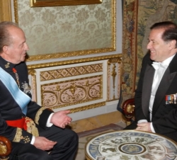 El Rey con el Embajador de la República Francesa