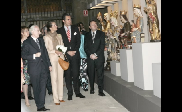 Los Duques de Lugo, acompañados por el presidente del Gobierno de La Rioja, Pedro Sanz Alonso, y el comisario de la muestra, Julio Valdeón