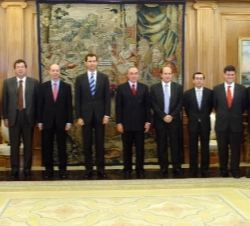 El Príncipe con los representantes de los autores de la obra "Juristas Universales"