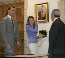 Los Príncipes de Asturias visitan el Ayuntamiento de Viana