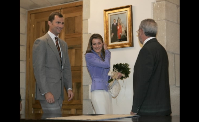 Los Príncipes de Asturias visitan el Ayuntamiento de Viana