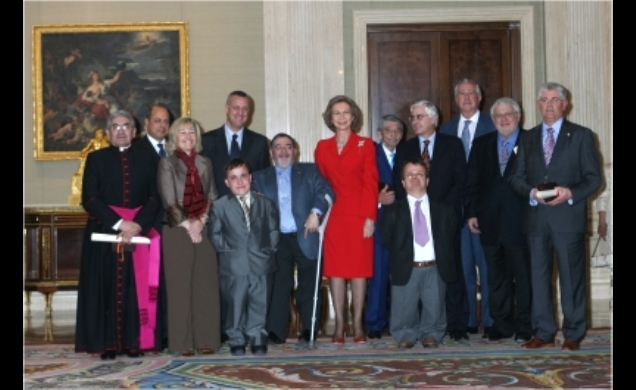 Su Majestad la Reina, con el ministro de Trabajo y Asuntos Sociales, el presidente de Castilla-La Mancha y los galardonados