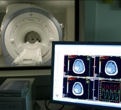 Vista de una sala de escáner del Centro Alzheimer