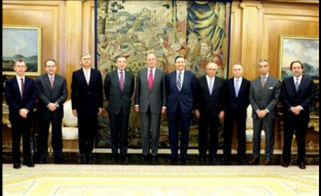 Su Majestad el Rey con los miembros del Consejo de Administración de AMPER