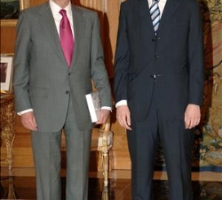 Su Majestad el Rey con el vicepresidente del Grupo Zeta, Antonio Asensio Mosbah