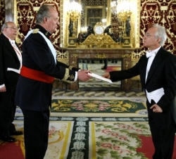Don juan Carlos recibe la Credencial del Embajador del Reino de Bahrein