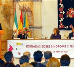 Doña Sofía durante la intervención del presidente extremeño, Juan Carlos Rodríguez Ibarra