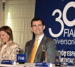 Su Alteza Real el Príncipe de Asturias en la mesa presidencial, junto con la ministra de Agricultura, Pesca y Alimentación