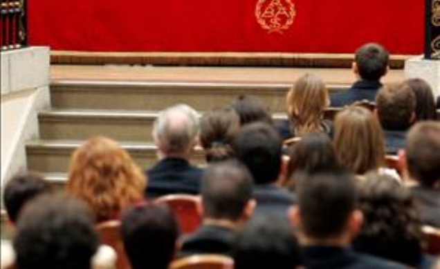 El Príncipe de Asturias, durante el acto de entrega de las becas de postgrado en el extranjero de la Fundación Caja Madrid