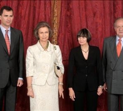 Sus Majestades y Su Alteza Real, con la Presidenta de Suiza