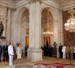Sus Majestades, en el Salón de Columnas del Palacio Real