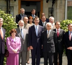 Fotografía de familia, antes del almuerzo en la residencia del Embajador de España