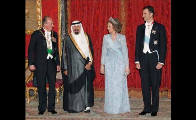 Los Reyes y el Príncipe de Asturias con el Rey de Arabia Saudí, Abdullah Bin Abdulaziz Al Saud antes de la cena de gala