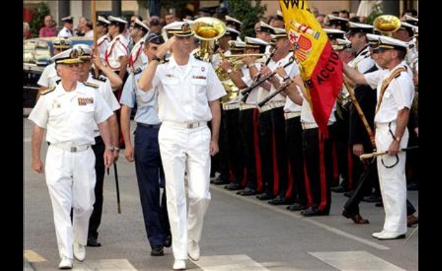 Su Alteza Real el Príncipe de Asturias pasa revista a las tropas