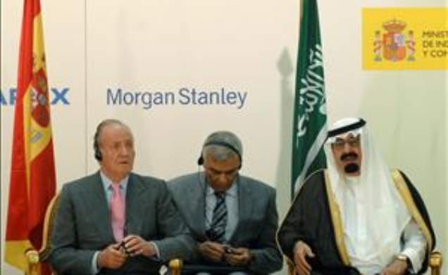 Su Majestad el Rey Don Juan Carlos junto a Su Majestad el Rey de Arabia Saudí en la presentación del Fondo Hispano-Saudí de Infraestructuras y Energía