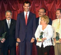 Su Alteza Real el Príncipe de Asturias junto a los premiados