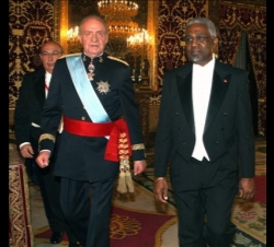 Don Juan Carlos con el Embajdor de Antigua y Barbuda