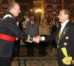 Don Juan Carlos con el Embajador de la República de Bulgaria