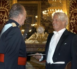 Don Juan Carlos con el Embajador de la República Francesa