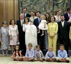 La Familia Real y la familia de Su Alteza Real la Princesa de Asturias durante la sesión fotográfica