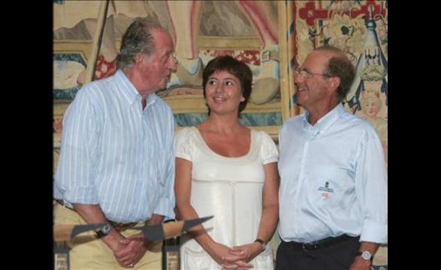 Don Juan Carlos, con la presidenta del Consell Insular de Mallorca, Francina Armengol y el presidente de la Real Fundación Hispania de Barcos de Época