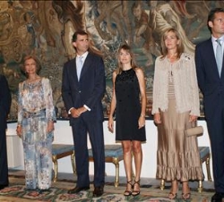 Los Reyes, los Príncipes de Asturias y los Duques de Palma, momentos antes de la cena
