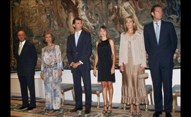 Los Reyes, los Príncipes de Asturias y los Duques de Palma, momentos antes de la cena