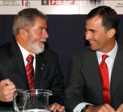 El Príncipe de Asturias conversa con el Presidente de Brasil