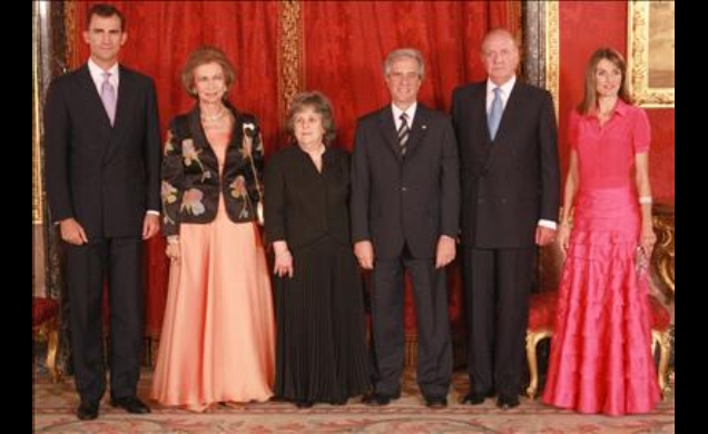 Sus Majestades los Reyes, Sus Altezas Reales los Principes de Asturias, y el Presidente de Uruguay, Tabaré Vázquez, y su esposa, María Auxiliadora Del