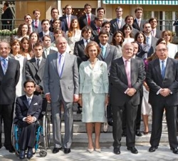 Fotografía de familia con la LXI Promoción de funcionarios de la Carrera Diplomática