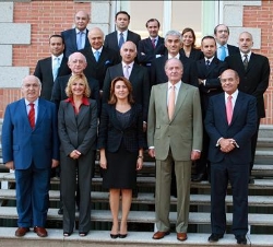 Su Majestad el Rey Juan Carlos, el presidente de la Confederación Española de Organizaciones Empresariales (CEOE), Gerardo Díaz Ferrán, y los miembros