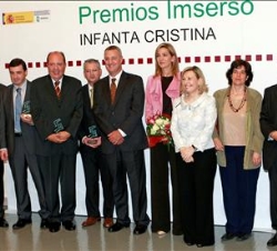 Su Alteza Real la Infanta Doña Cristina, el ministro de Trabajo, Jesús Caldera y la secretaria de Estado de Servicios Sociales, Familias y Discapacida
