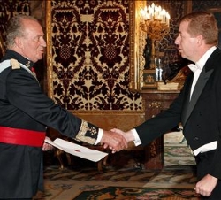 Su Majestad el Rey recibe las credenciales del Embajador del Estado de Israel, Raphael Schutz