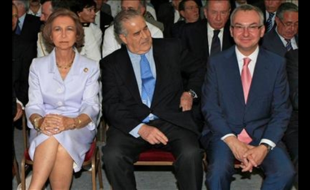 Su Majestad la Reina Doña Sofía junto con el director de la Clínica Ruber, Javier Bergaz y el jefe del Servicio de Oncología Médica del Hospital Unive