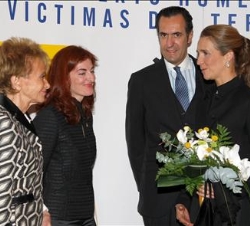Doña Elena y Don Jaime conversan con la vicepresidenta primera del Gobierno y ministra de la Presidencia y con la presidenta ejecutiva de la Fundación