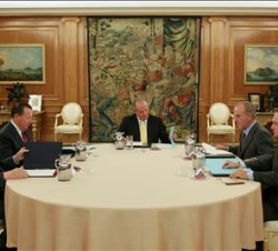 Don Juan Carlos durante la reunión con los representantes del Patronato del Fondo para la Protección de la Naturaleza (Fondena)