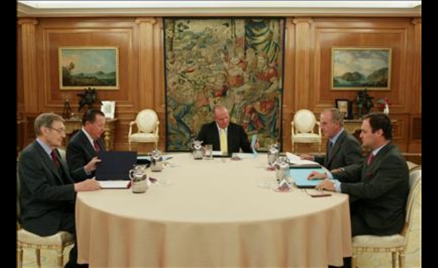 Don Juan Carlos durante la reunión con los representantes del Patronato del Fondo para la Protección de la Naturaleza (Fondena)