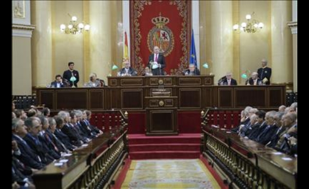 Don Juan Carlos durante su intervención en el Senado
