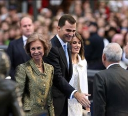 Su Majestad la Reina y Sus Altezas Reales los Príncipes de Asturias a su llegada al Teatro Campoamor