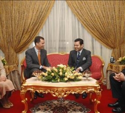 Don Felipe y Doña Letizia y el ministro de Asuntos Exteriores Miguel Angel Moratinos, fueron recibidos por el Príncipe marroquí, Muley Rachid, a su ll