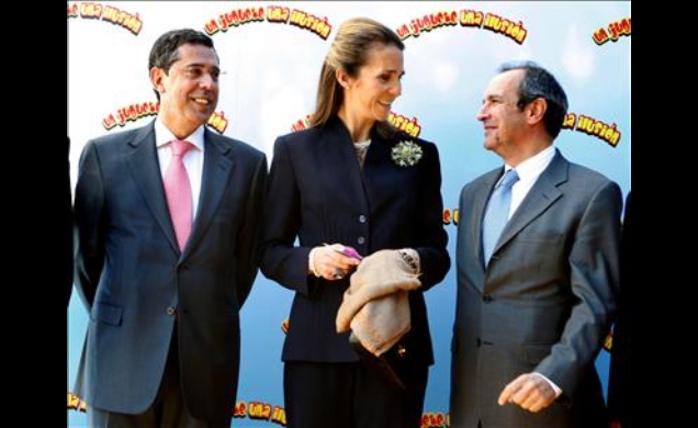 La Infanta Doña Elena, acompañada del presidente de la Corporación RTVE, Luis Fernández, y el secretario de Estado de Comunicación, Fernando Moraleda
